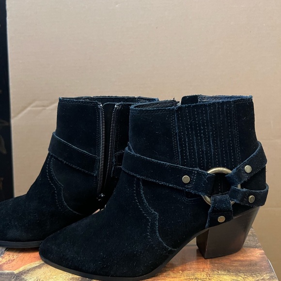 Dolce Vita Black Ankle Booties - Picture 4 of 5